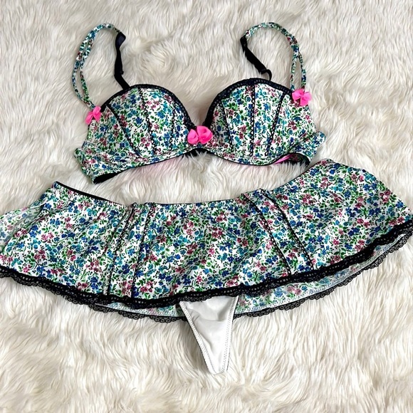 Victoria’s Secret Sexy Little Things Set - Picture 2 of 7